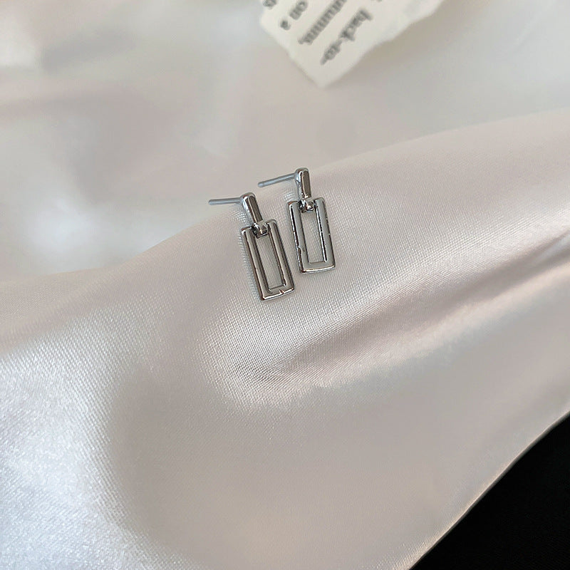 Wholesale light luxury alloy silver needle earrings