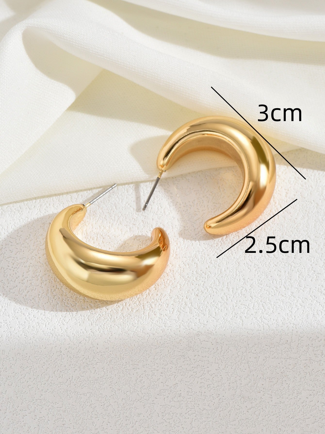 Wholesale C- shaped circle metal earrings