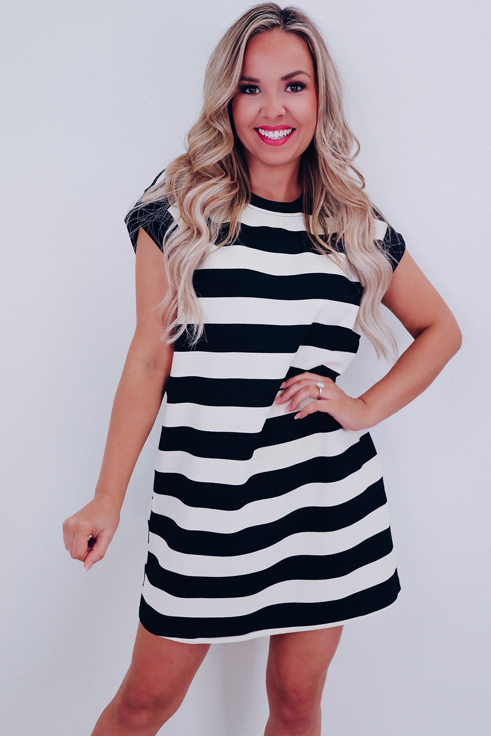 Wholesale Summer Stripe Printed Round Neck Loose One Step Dress