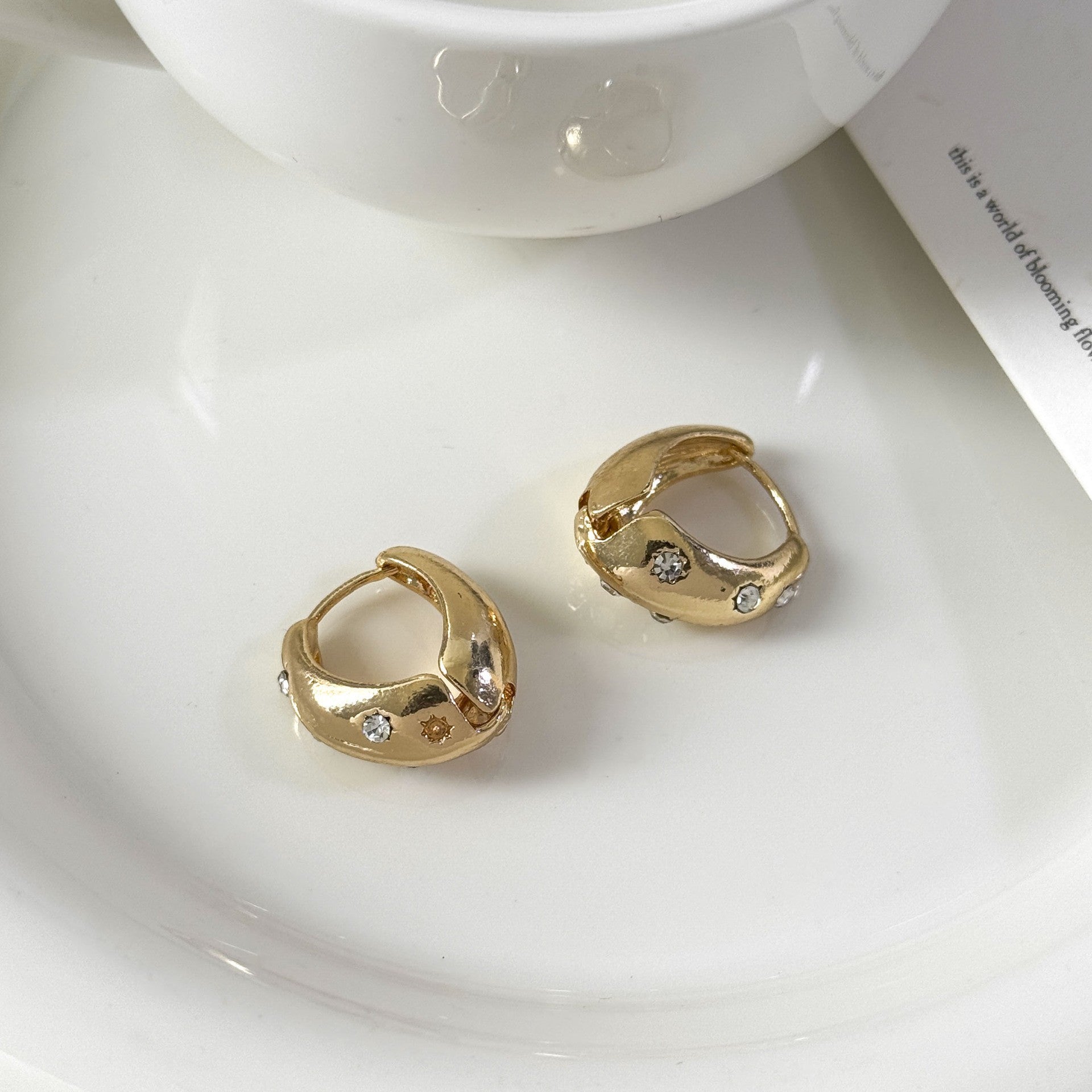 Wholesale Gold Tone Zinc Alloy Geometric Ear Cuffs French Style Minimalist Earrings For Women Chic Everyday Fashion Accessory