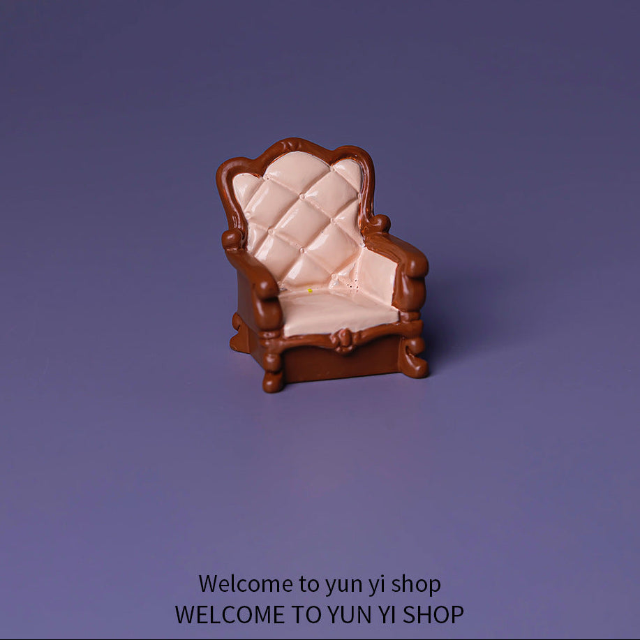Wholesale European Classic Library Resin Figurine Miniature Desk Decor Creative DIY Car Dashboard Ornament Chic Gift For Resale