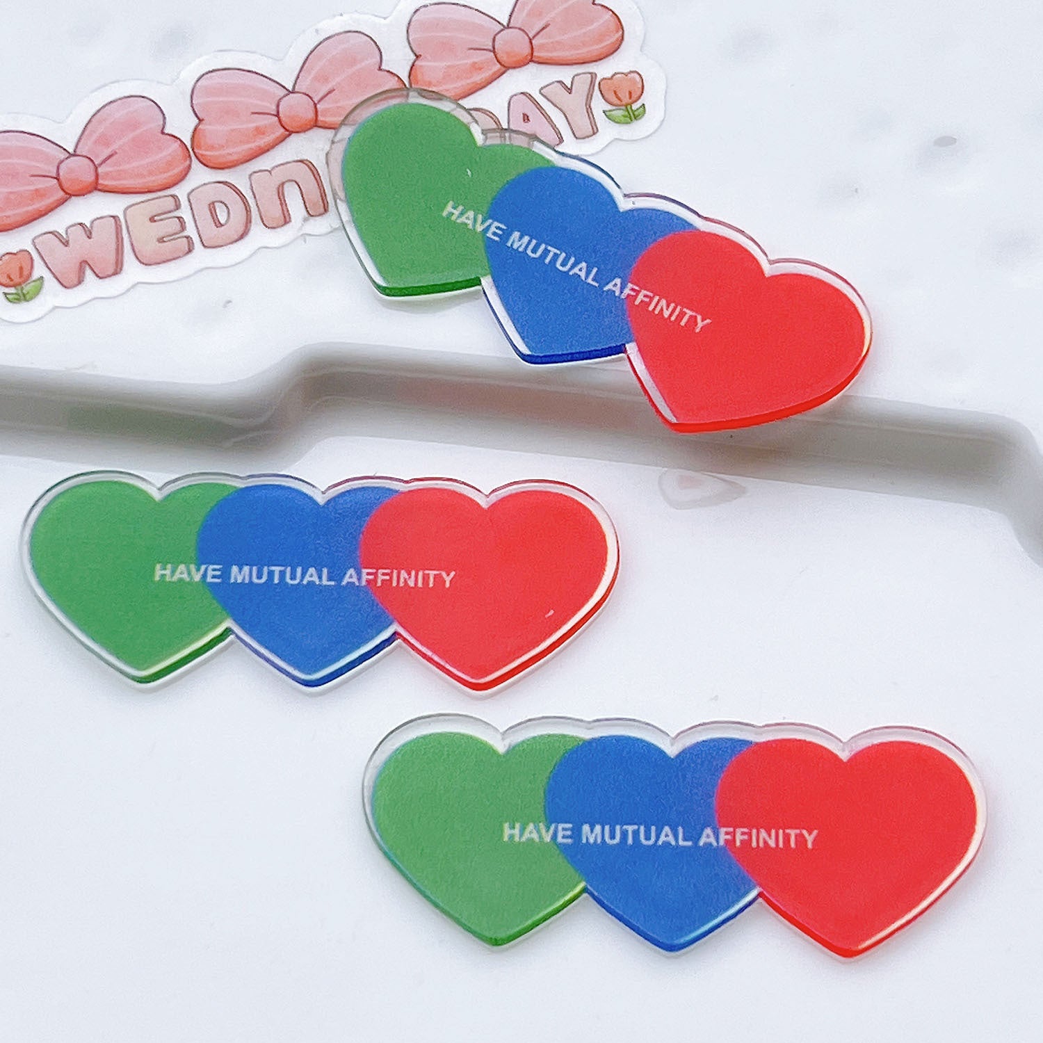Wholesale 5pcs Acrylic Three Hearts Accessories FlatBack