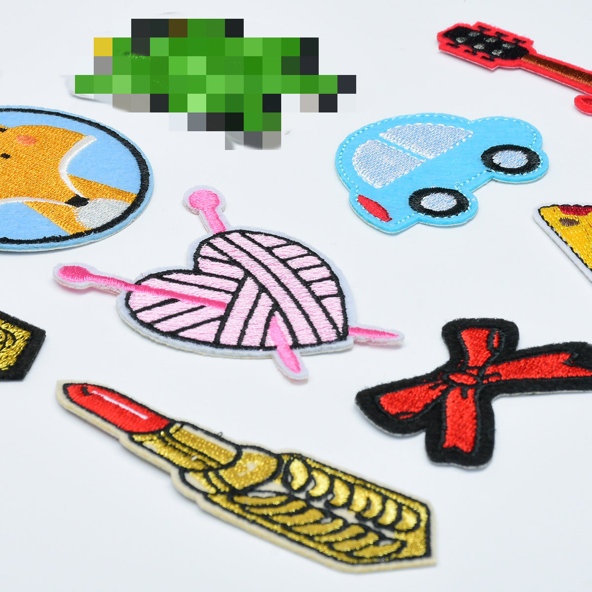 Wholesale Cartoon Lipstick Embroidered Cloth Patches For Clothing DIY Decorative Fashion Accessory