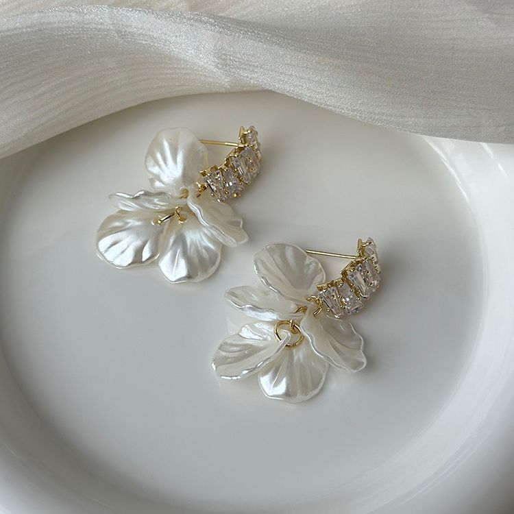 Wholesale Silver Needle Copper Micro-Inlaid Zirconia Petal Earrings