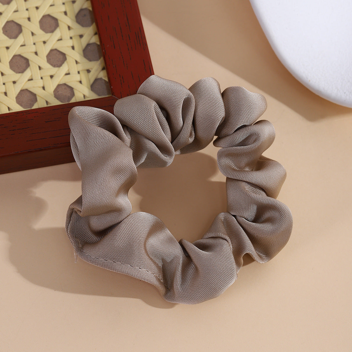 Wholesale Three dimensional flower girl with curly hair and hair loops