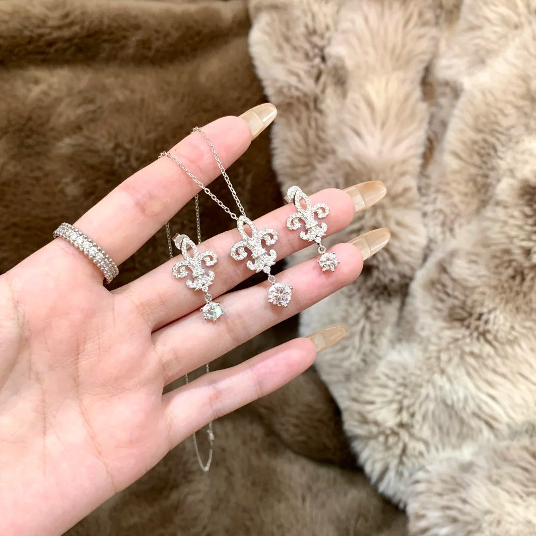 Wholesale Micro inlaid zircon key pendant titanium steel necklace