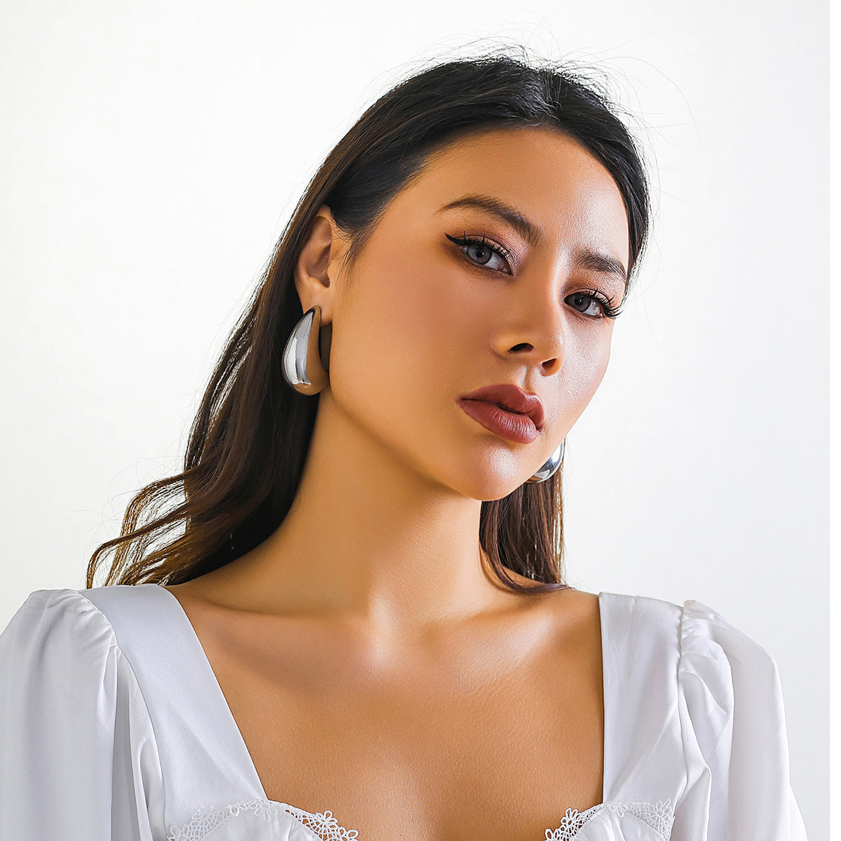 Wholesale Vintage Comma Teardrop Glossy Alloy Earrings