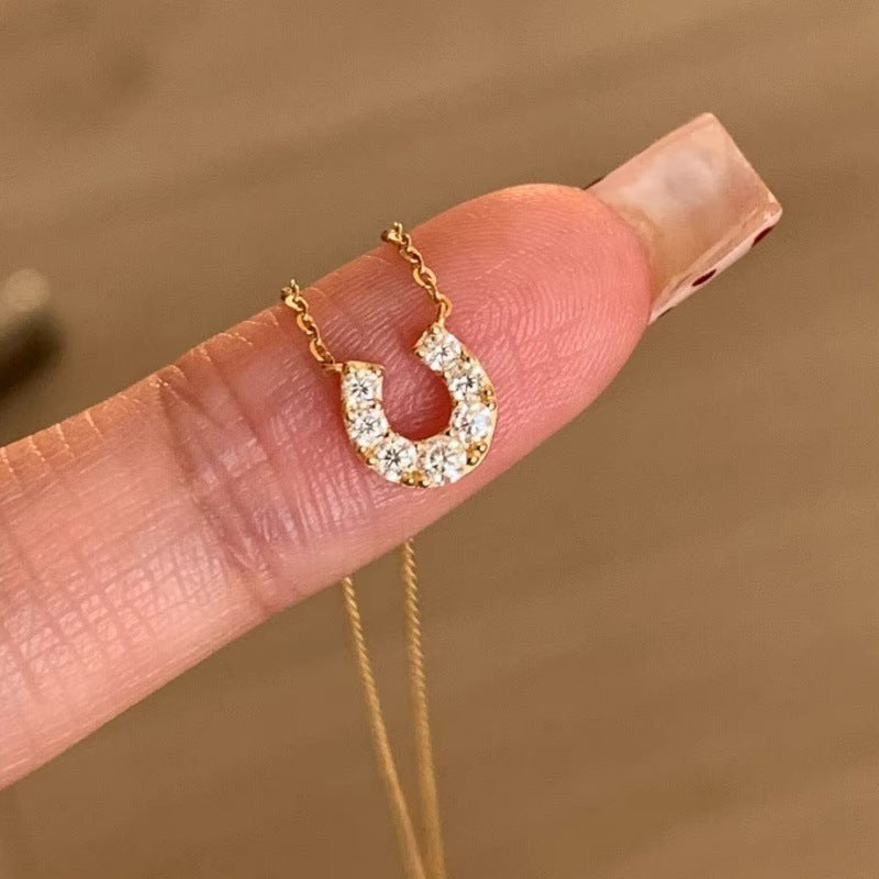 Wholesale U-shaped horseshoe buckle pendant necklace minimalist style