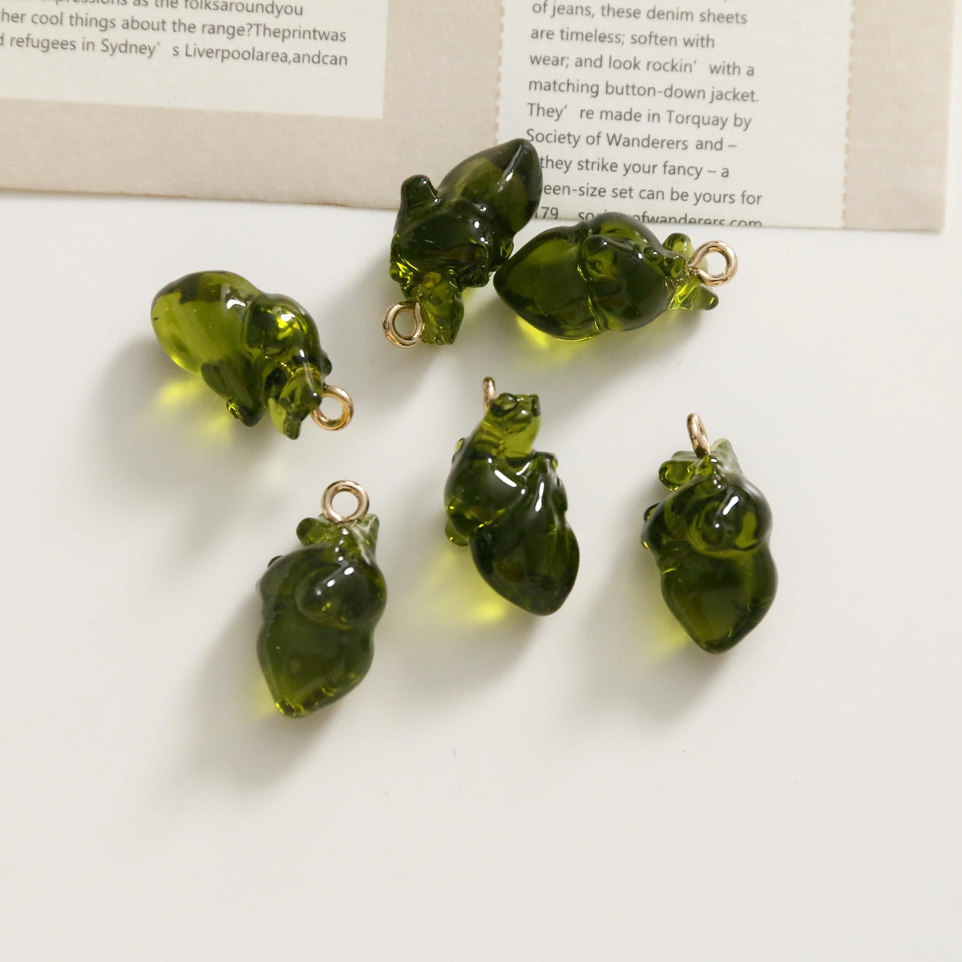 Wholesale Three-dimensional Clear Small Heart Pendant Bracelet Material OLY-CS-LiLuo001