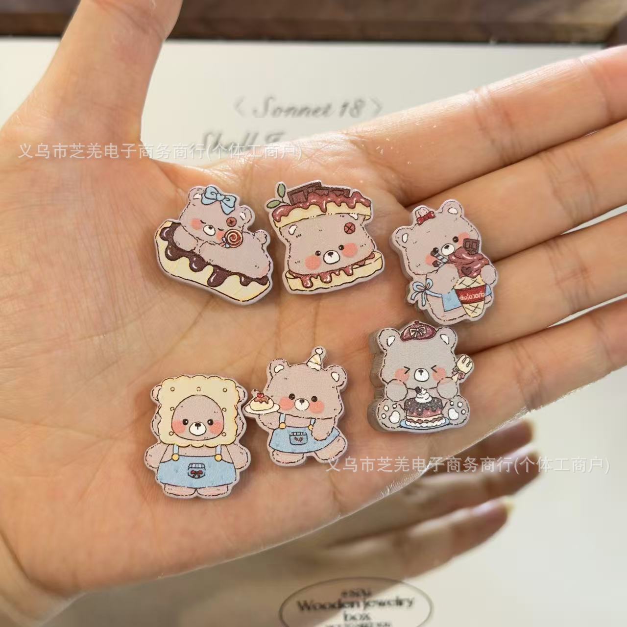 Wholesale 10pcs Silk relief cake dessert cartoon bear acrylic beads