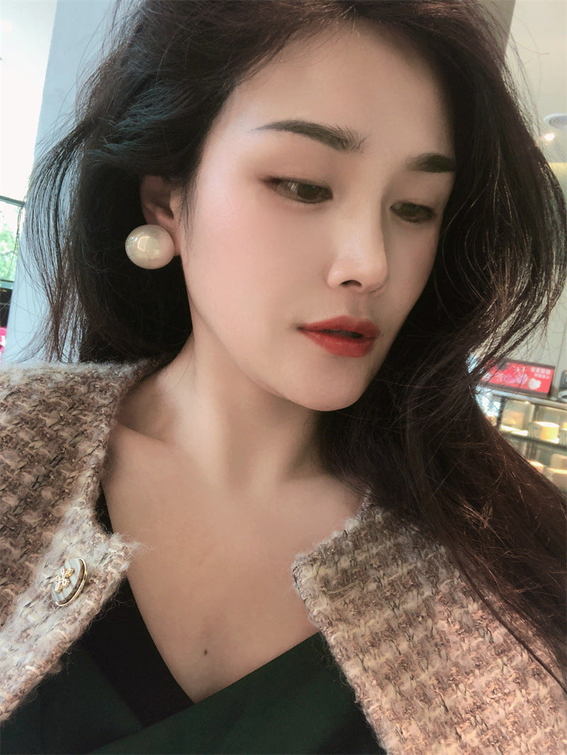 Wholesale Retro Small Fragrance Style Apple Big Pearl Metal Earrings Around 25MM