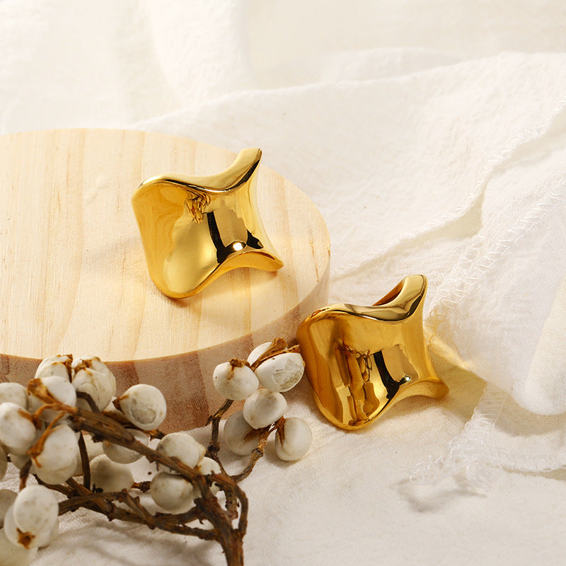 Wholesale Modern Concave Curved Titanium Steel Ring for Women 18k Gold Plated Ring