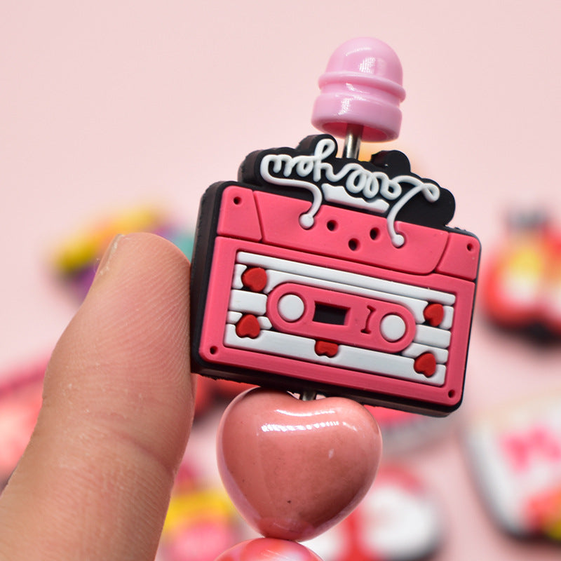 Wholesale Random 100pcs Red Cartoon Valentine' s Day Focal Beads