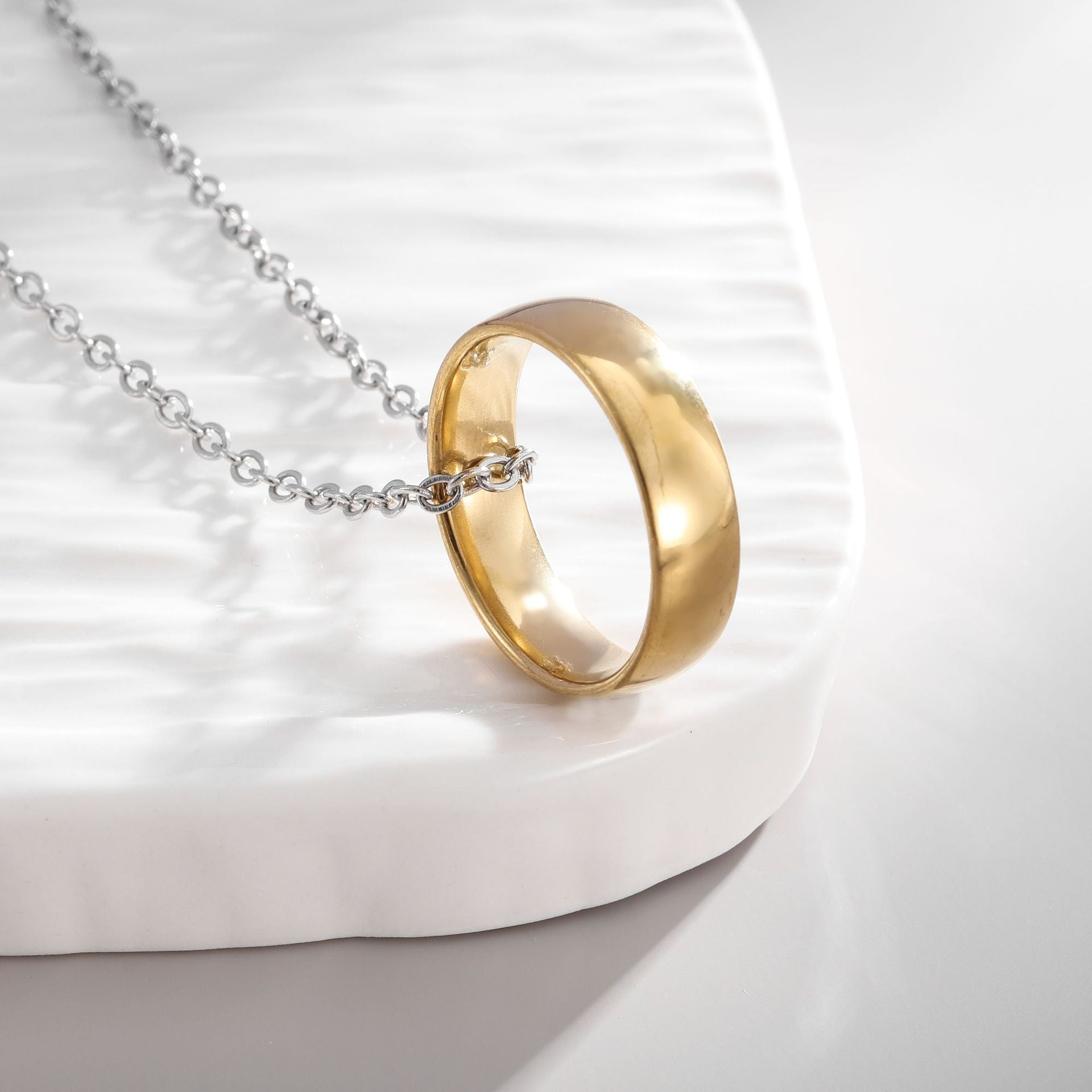 Wholesale Hot Selling Titanium Steel Simple Fashion Round Ring Necklace