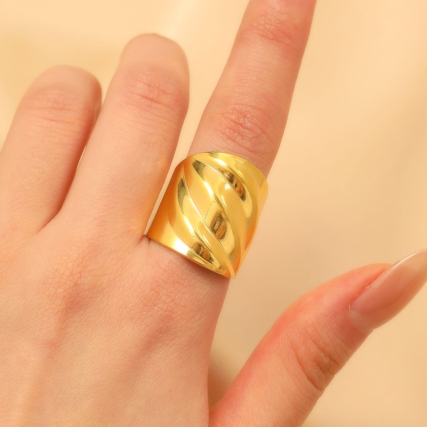 Wholesale Vintage glossy texture ring