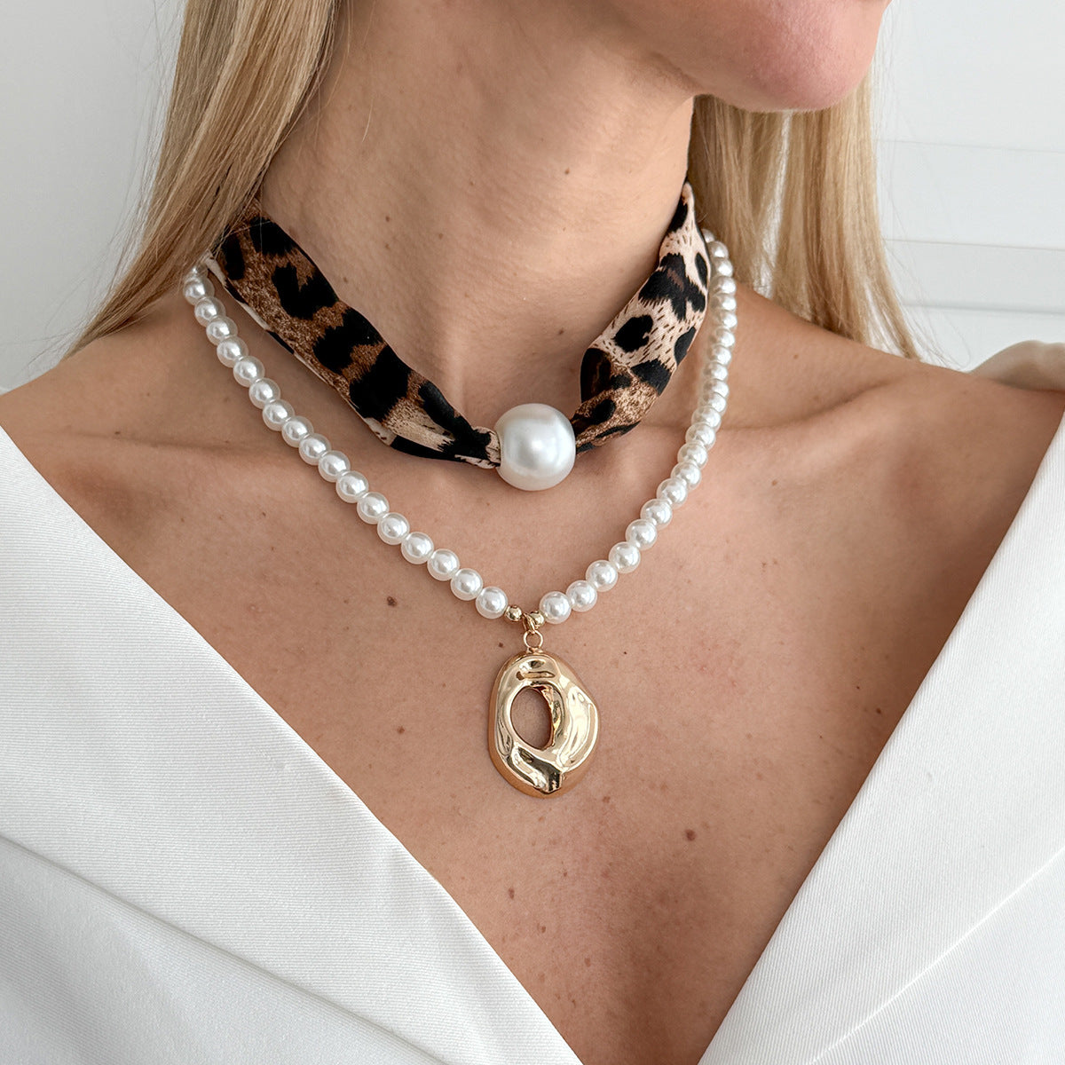 Wholesale Leopard-print velvet pearl layered necklace