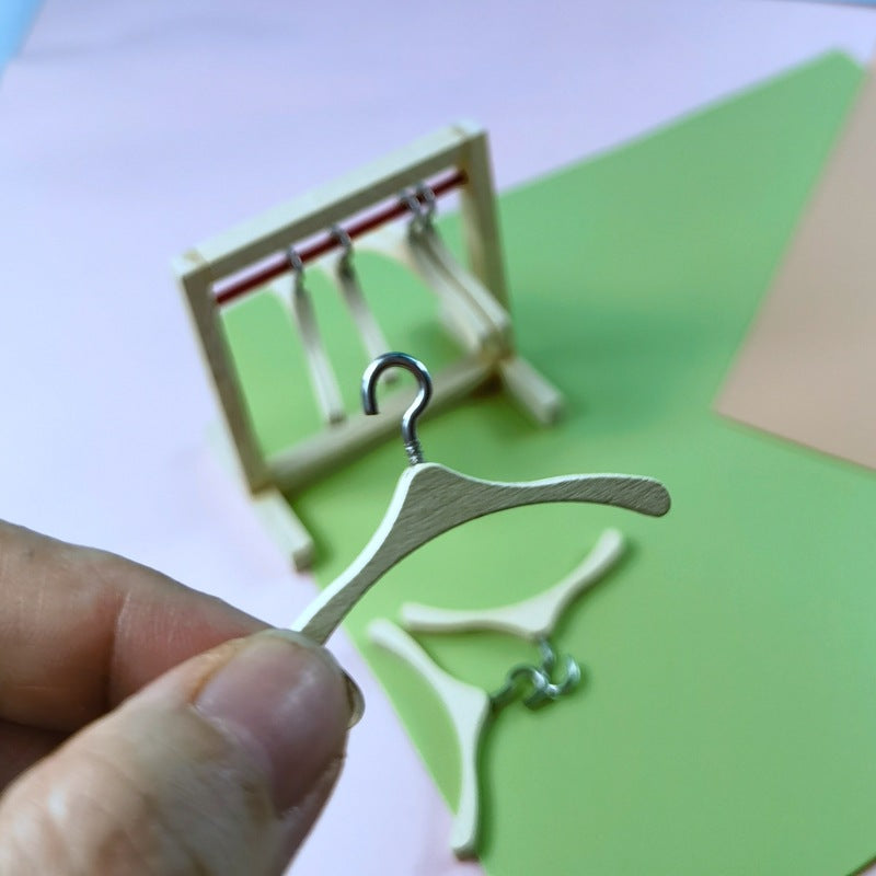 Wholesale Dollhouse mini simulation clothes hanger Doll Accessories