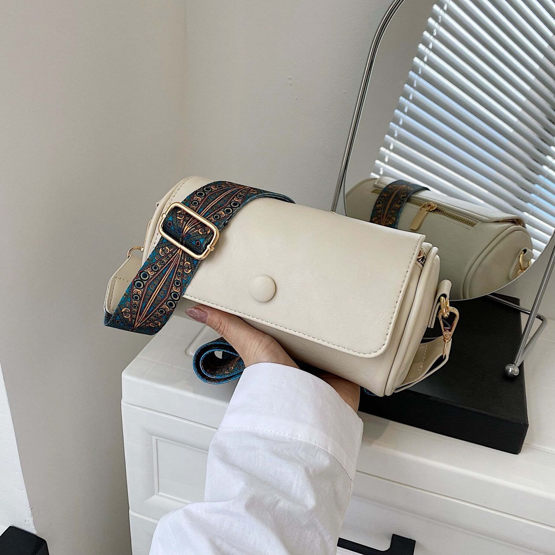 Wholesale PU Messenger Broadband Single Shoulder Cylinder Bag