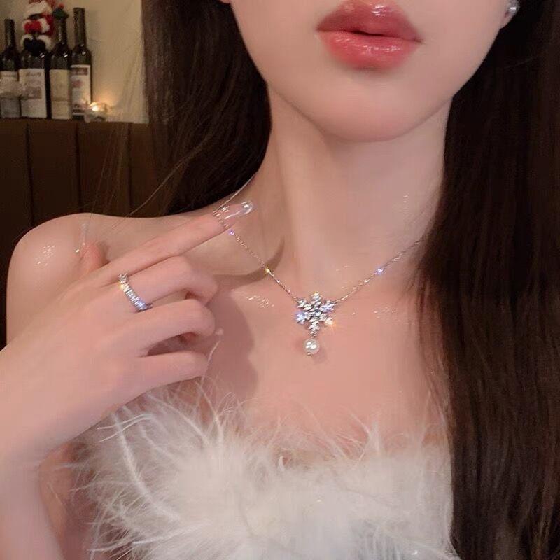 Wholesale Christmas Snowflake Pearl Necklace