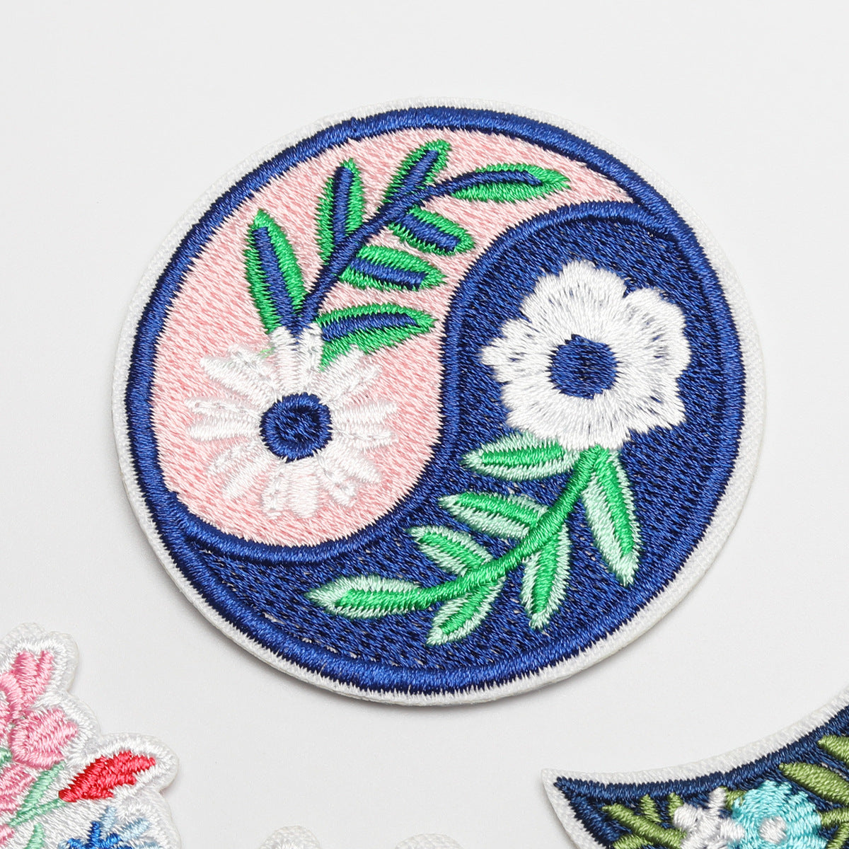 Wholesale Chinese Style Embroidered Flower Patches Twill DIY Applique Decorative Accent For Towels Bags Resale