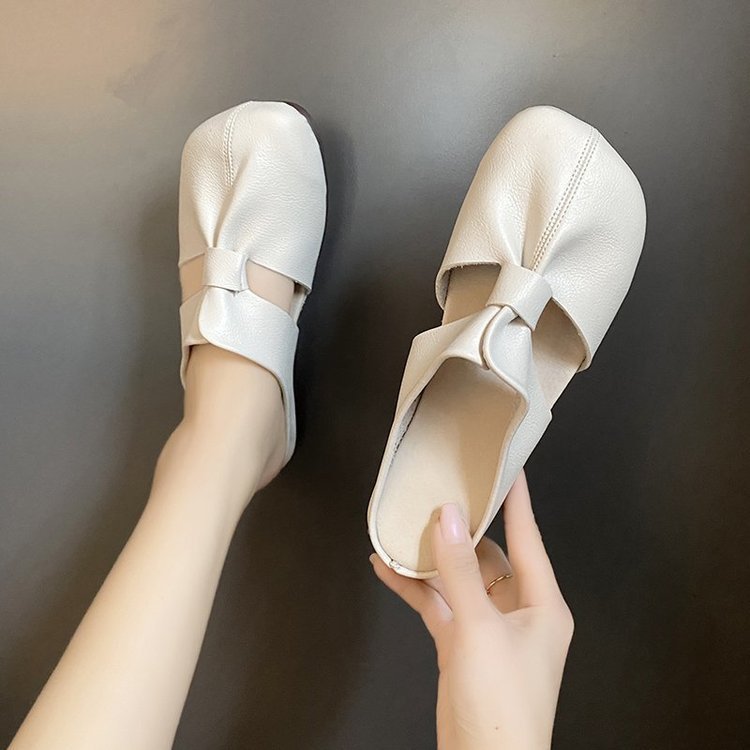 Wholesale women wear soft bottom baotou half slippers hollow pleated sandals