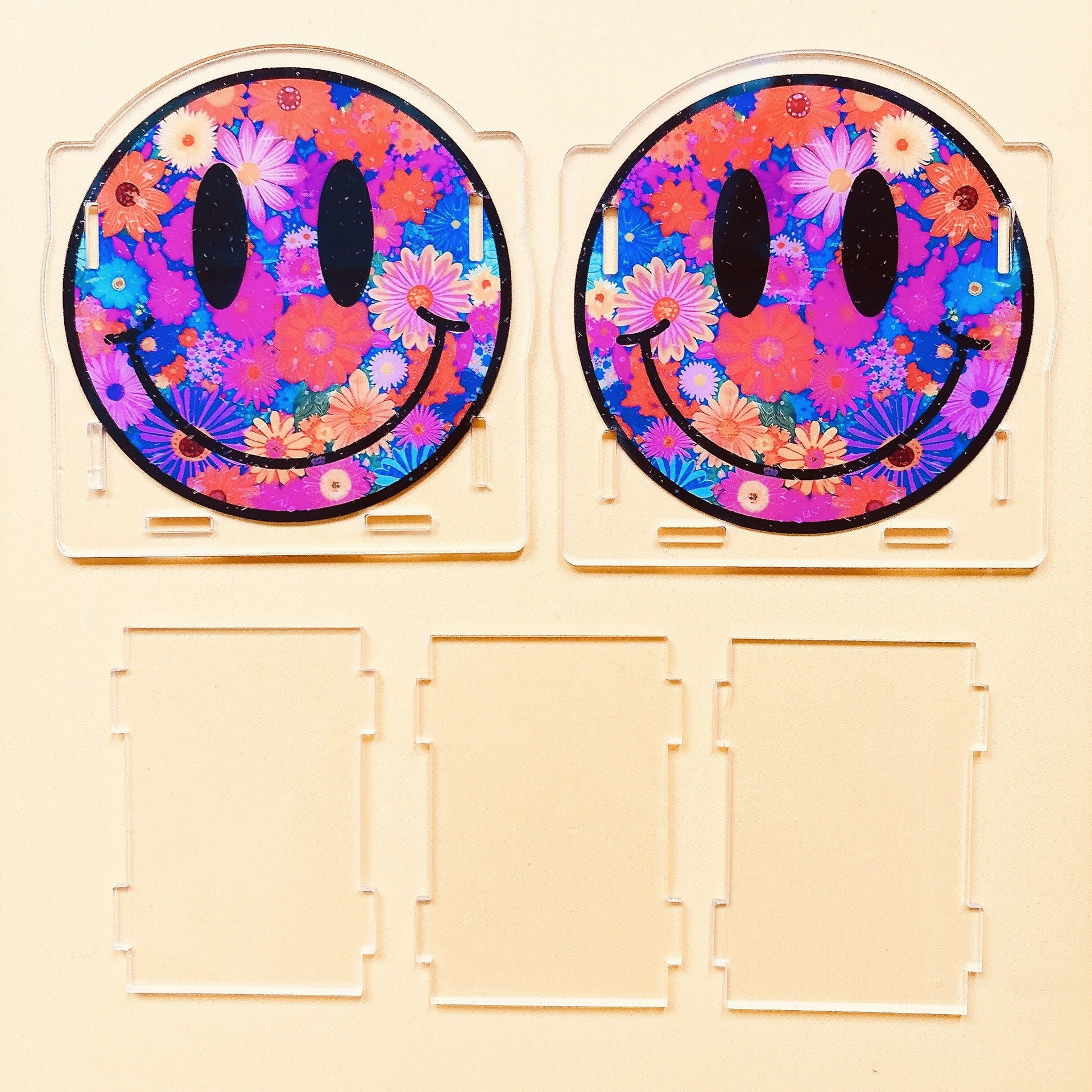 Wholesale Doctor' s Smiley Cherry Acrylic Pen Holder/ Pen Case