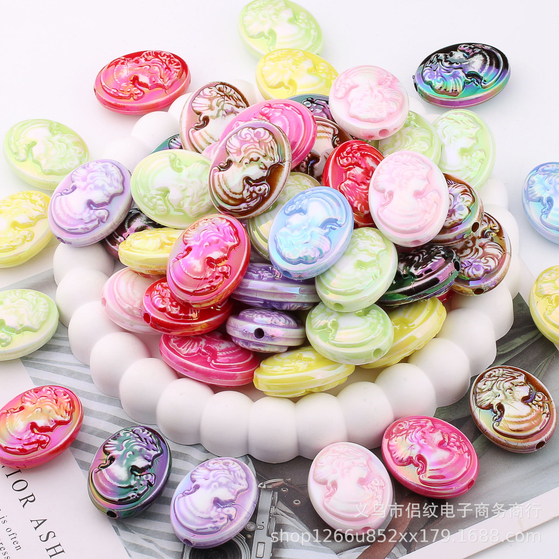 Wholesale 100PCS Acrylic Color Retro Beauty Head UV Plated Color Straight Hole Loose Beads