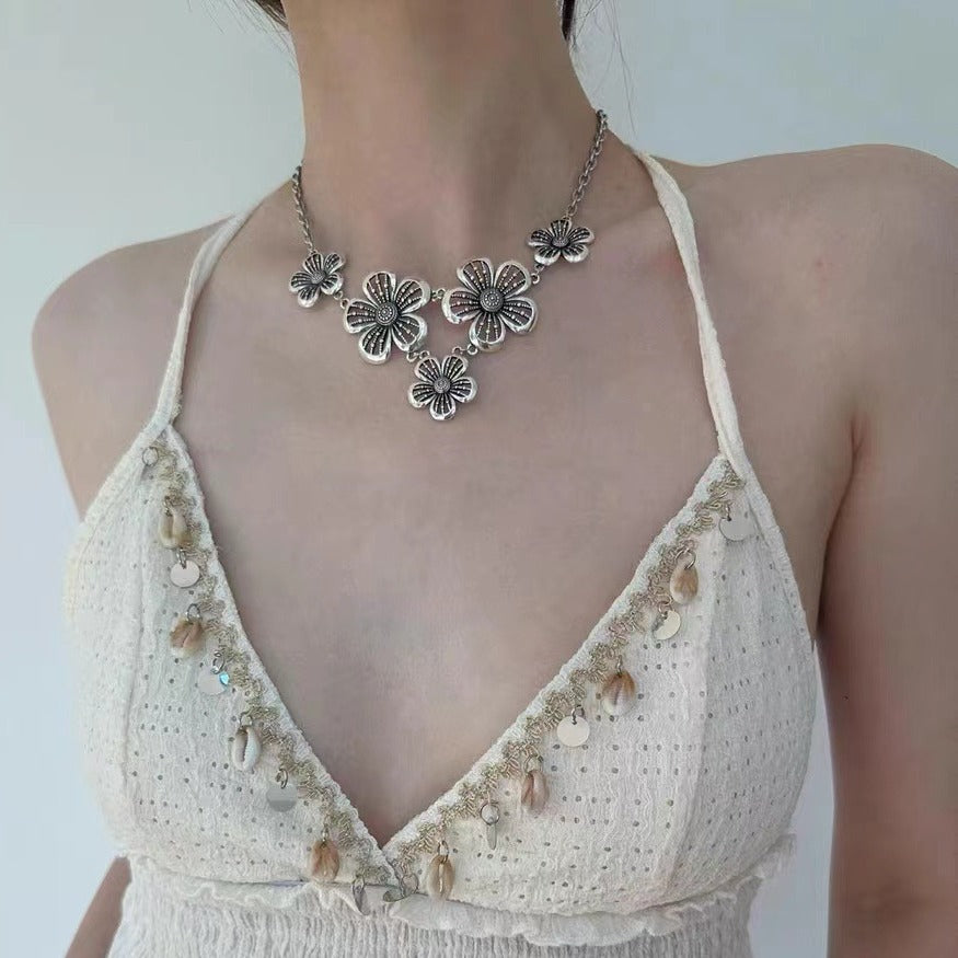 Wholesale Bohemian distressed flower pendant metal necklace