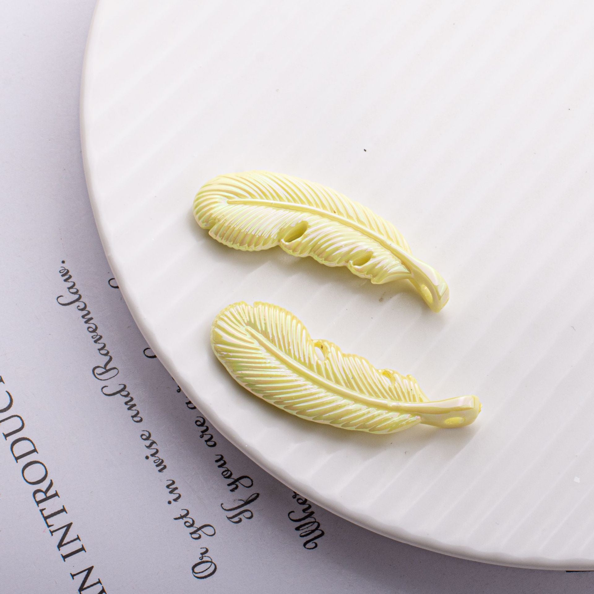 Wholesale 10pcs UV Coated Mermaid Fish Tail Acrylic Loose Beads