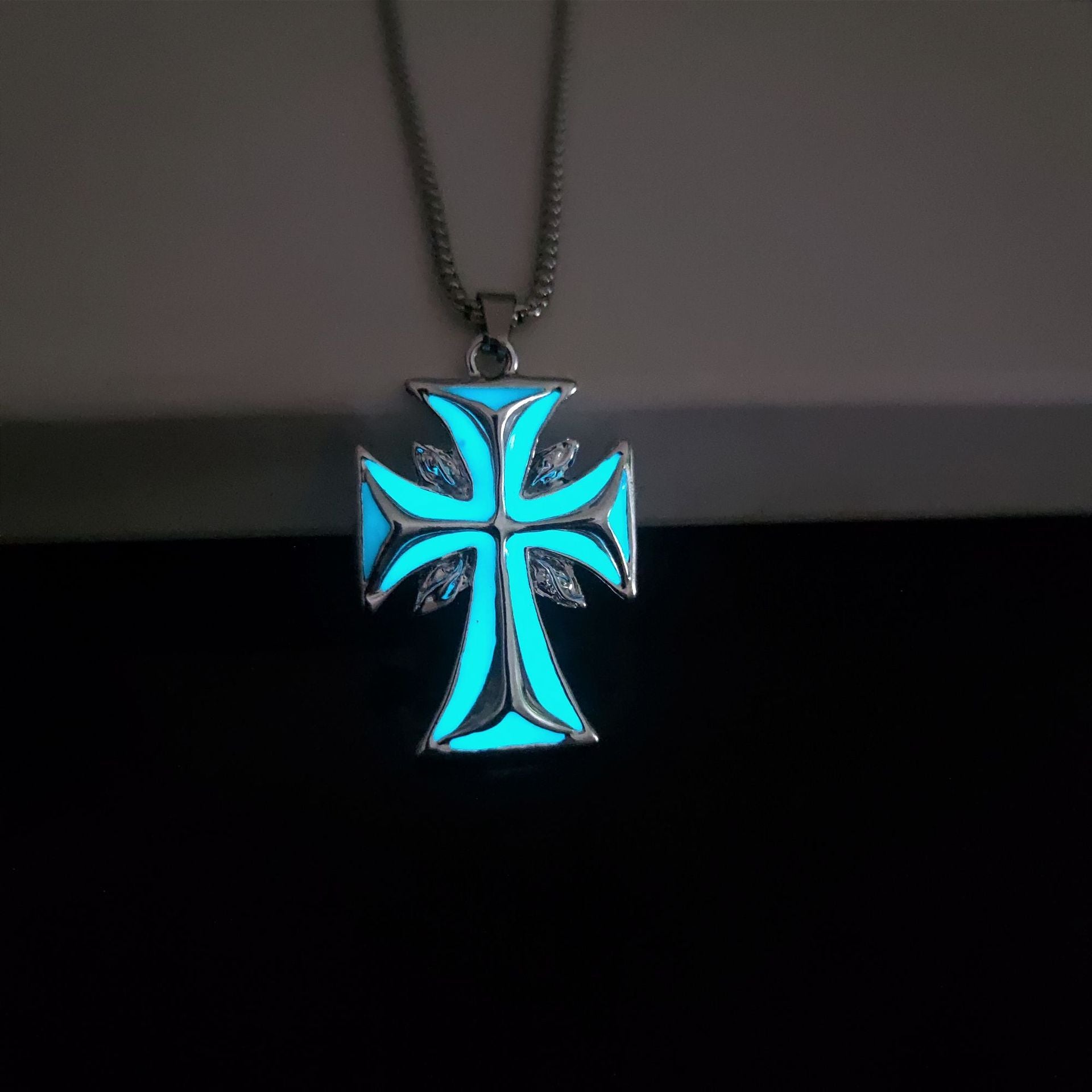 Wholesale Cool glow-in-the-dark cross necklace