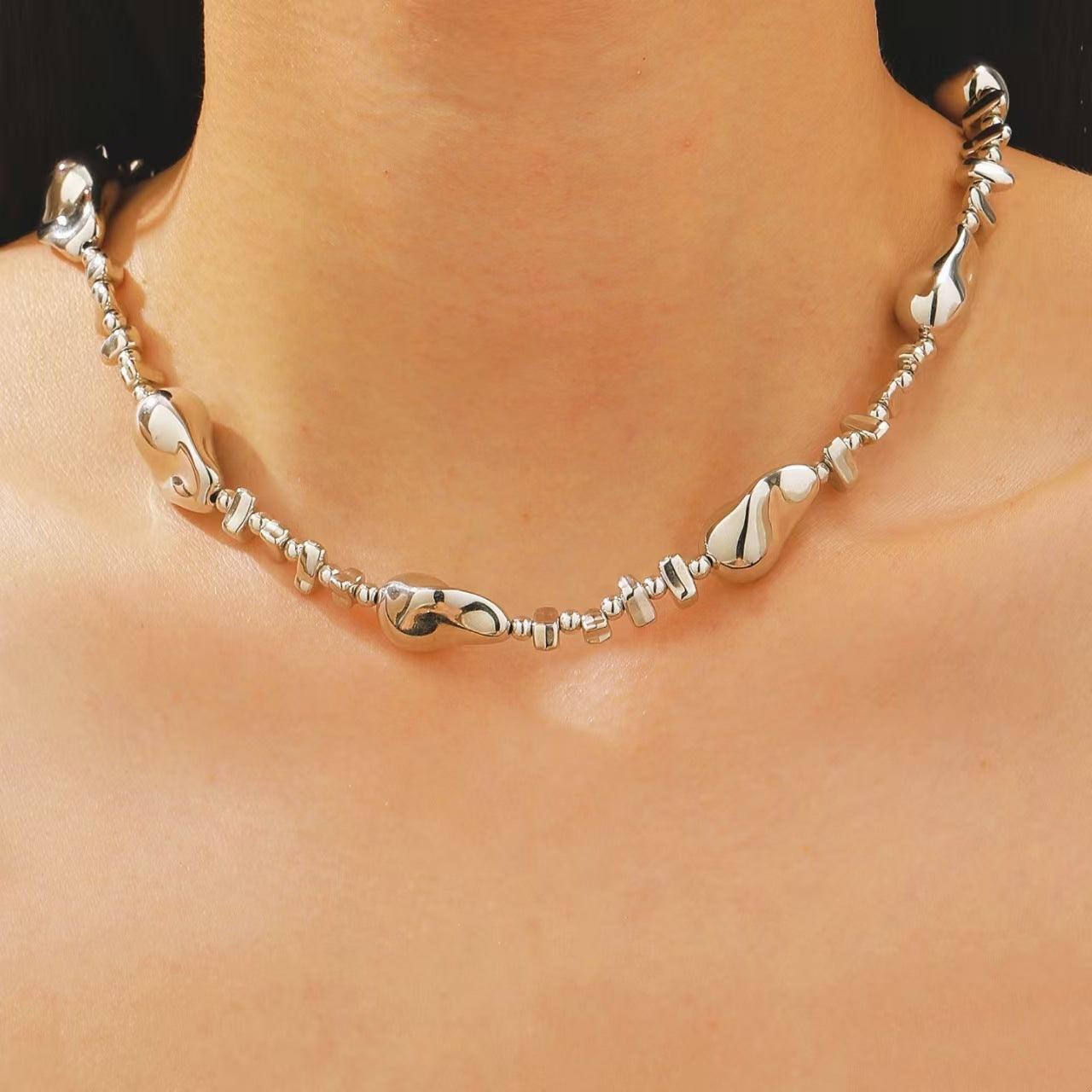 Wholesale Silver Geometric Heart Pendant Necklace