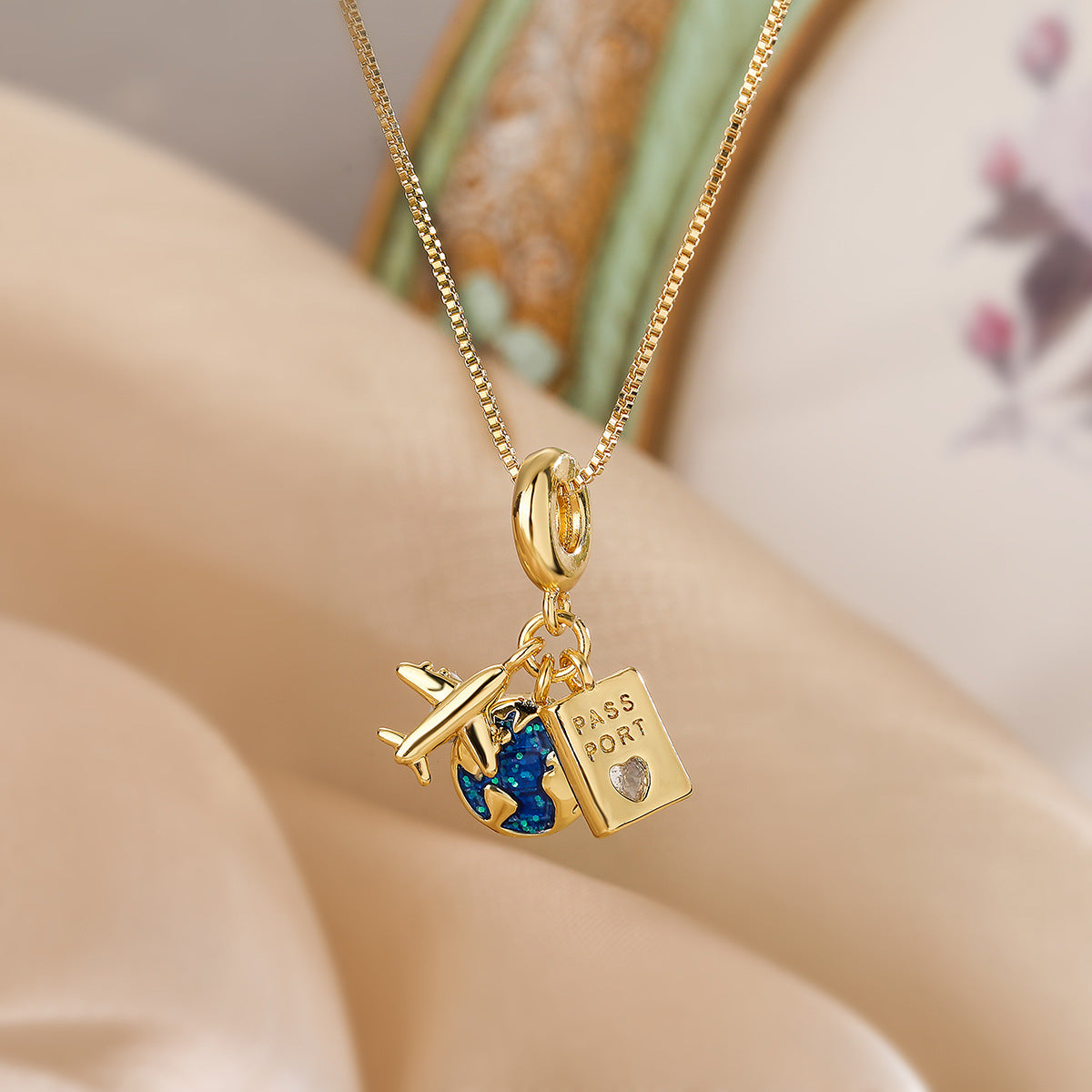 Wholesale Copper Gold Plated Zircon Camera Passport Pendant Necklace Collarbone Chain