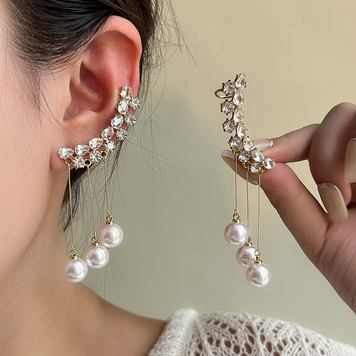 Wholesale Small fresh three-dimensional flower earrings