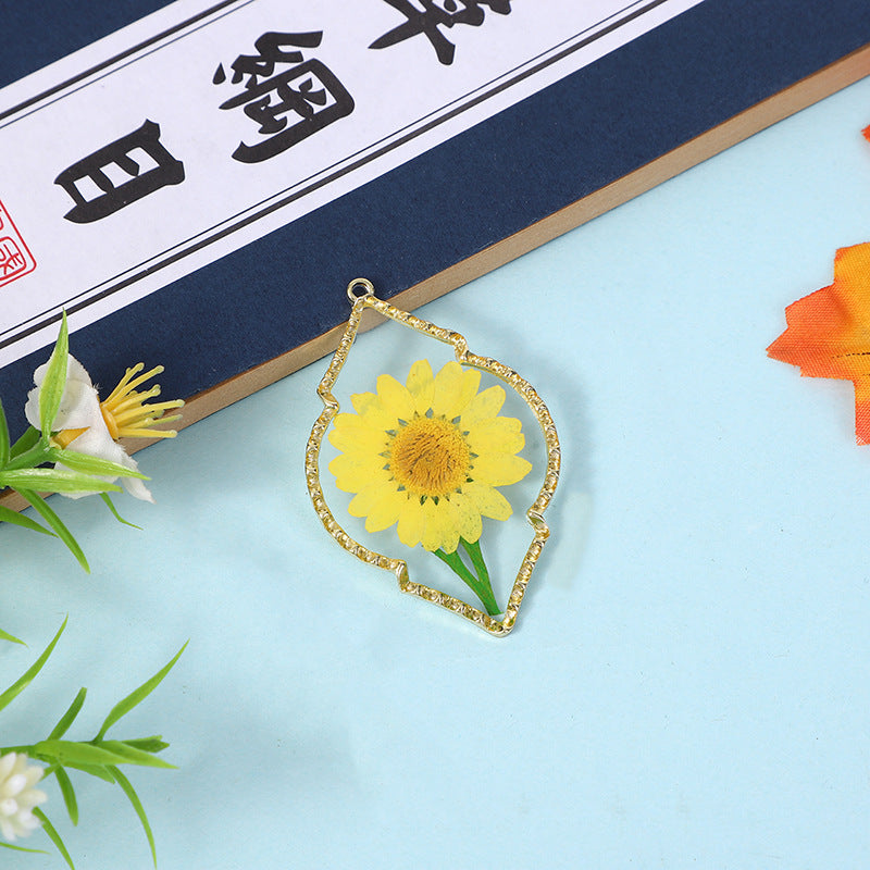 Wholesale 10pcs Natural dried flower handmade special-shaped preserved flower necklace