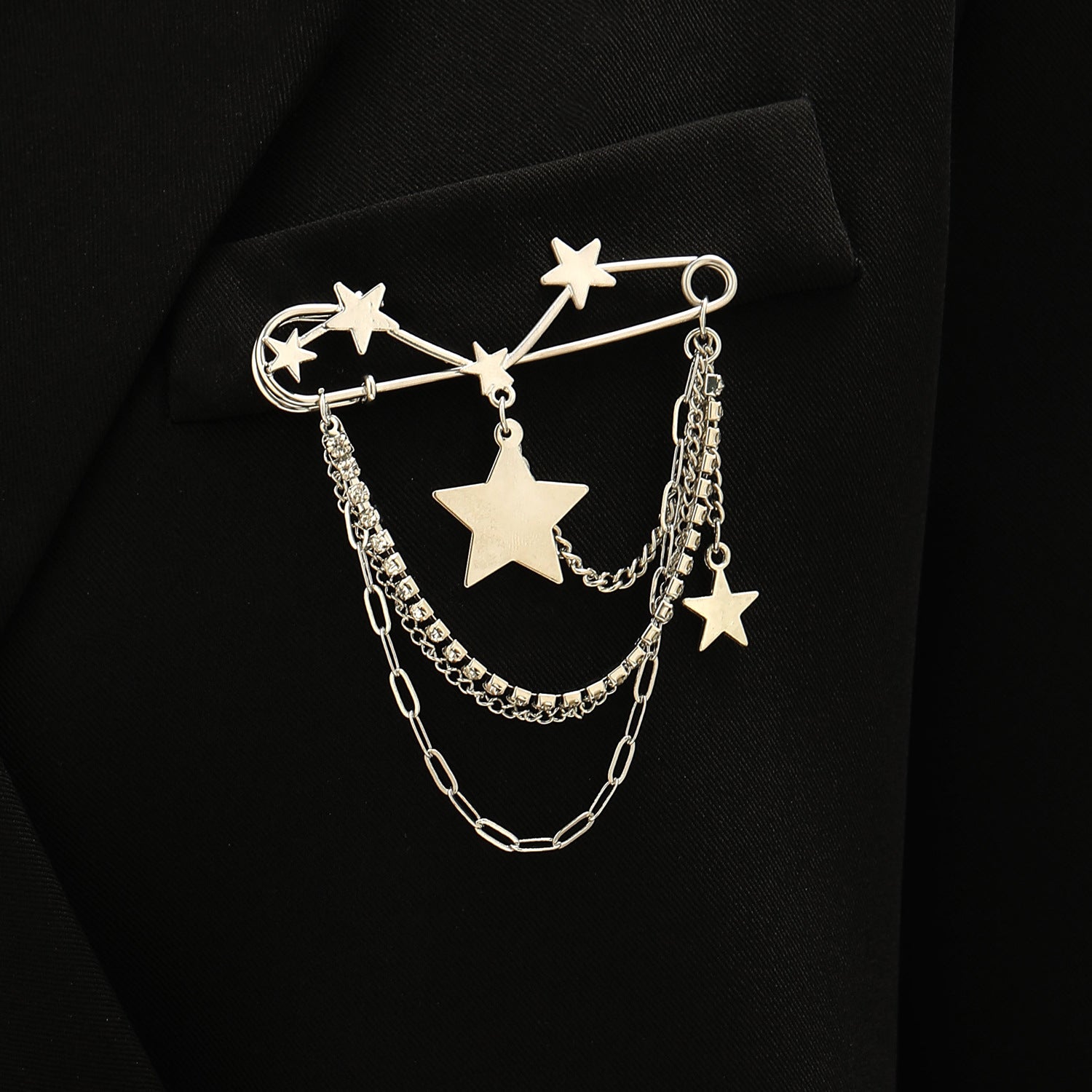 Wholesale Electroplated Alloy Heart Brooch Pin With Chain Tassel Unisex Punk Style Suit Coat Accessory