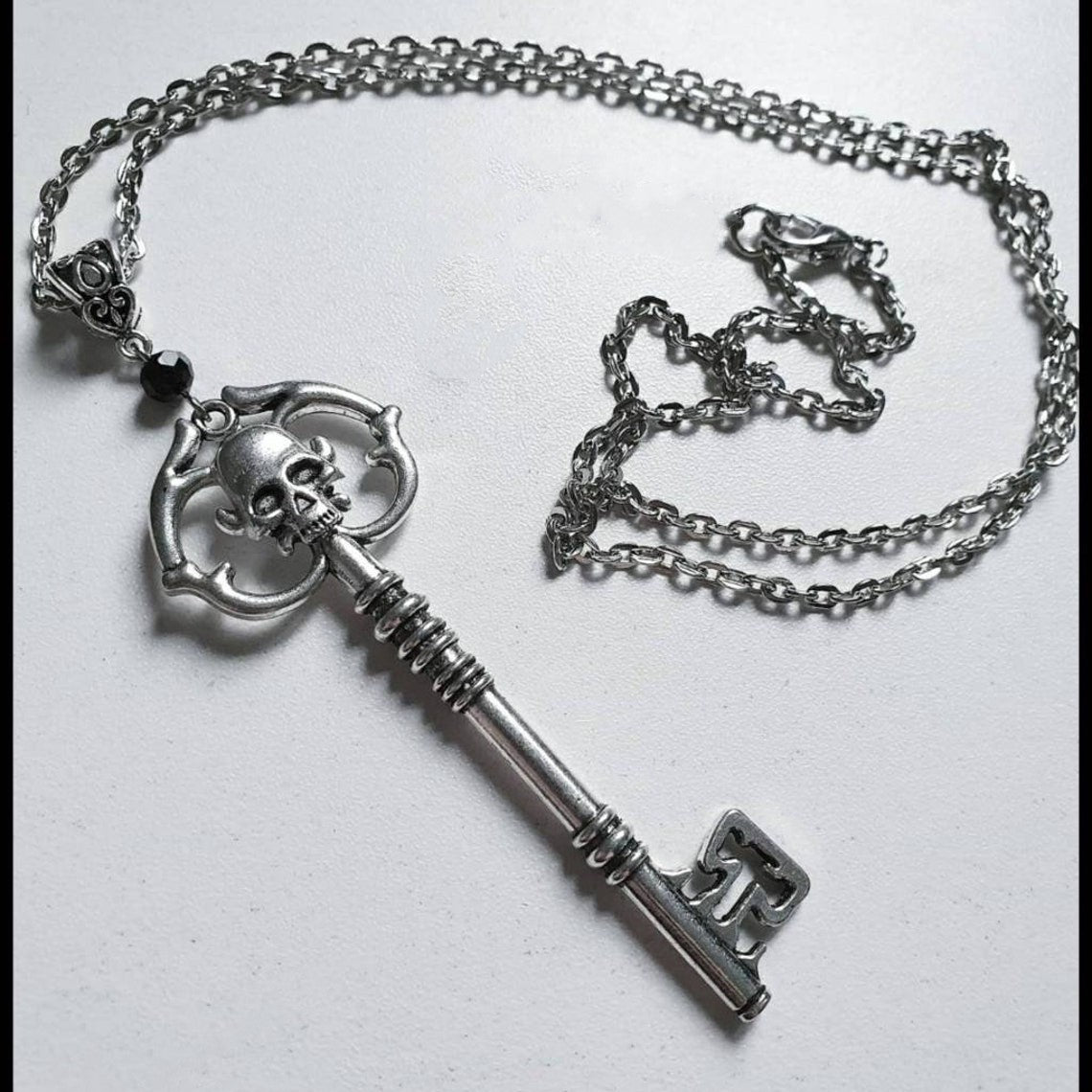 Wholesale Gothic Antique Silver Skull Key Crystal Necklace