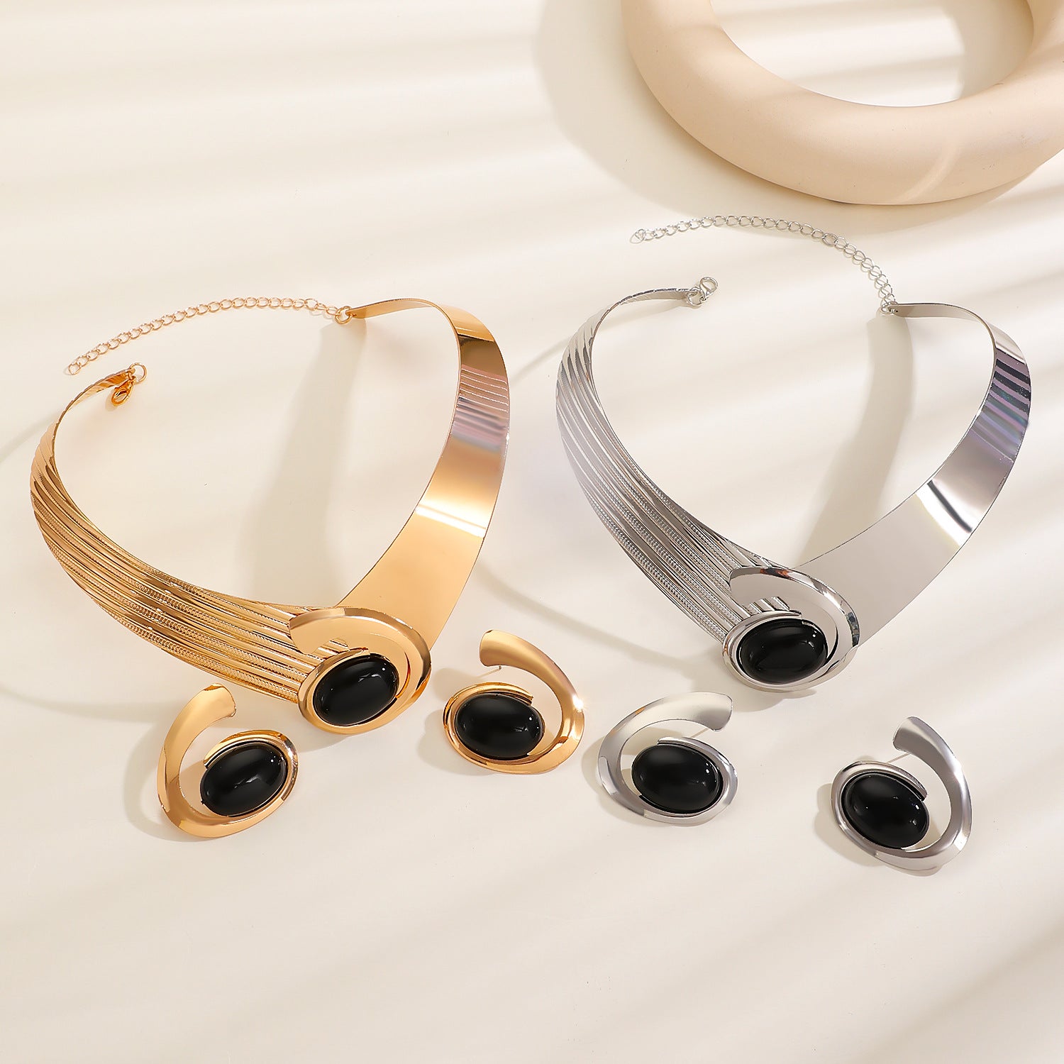 Wholesale Women S Gold Tone Oval Spiral Swirl Jewelry Set Necklace Earrings Bracelet Ring Chic Everyday Fashion Accessory For Boutique Resale