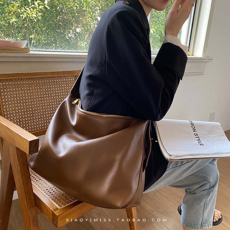 Wholesale Soft and Simple Shoulder Crossbody Bag