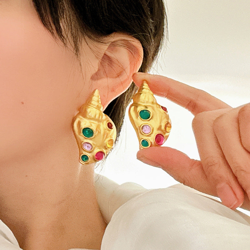 Wholesale Personality Compliments, Asian Gold Electroplated Conch Shaped Earrings