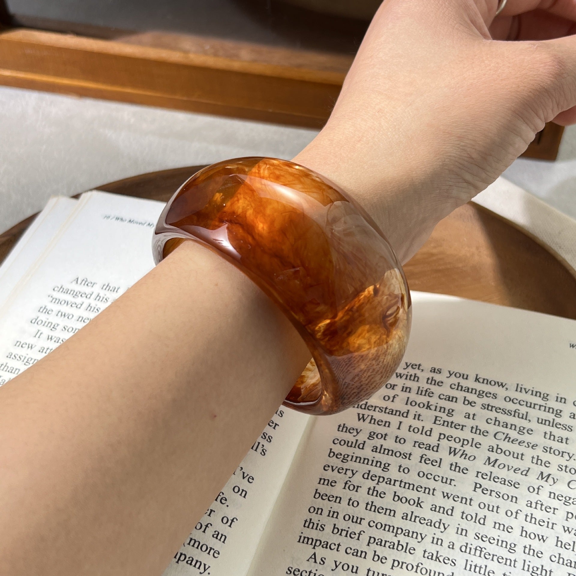 Wholesale New resin acrylic niche wide bracelet retro minimalist fashion cold style amber bracelet
