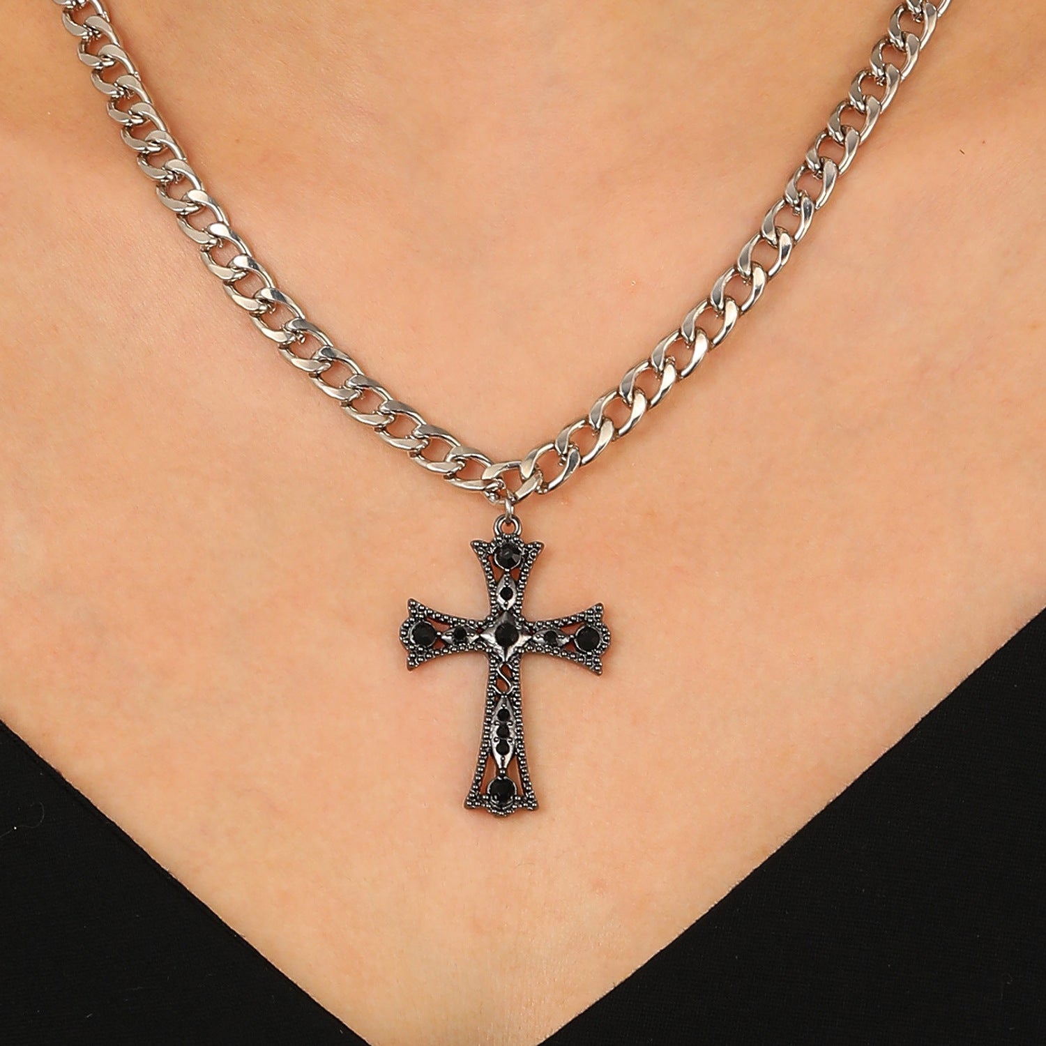 Wholesale Zinc Alloy Gothic Cross Pendant Necklace Punk  Design Electroplated Finish Fashion Jewelry Gift For Women