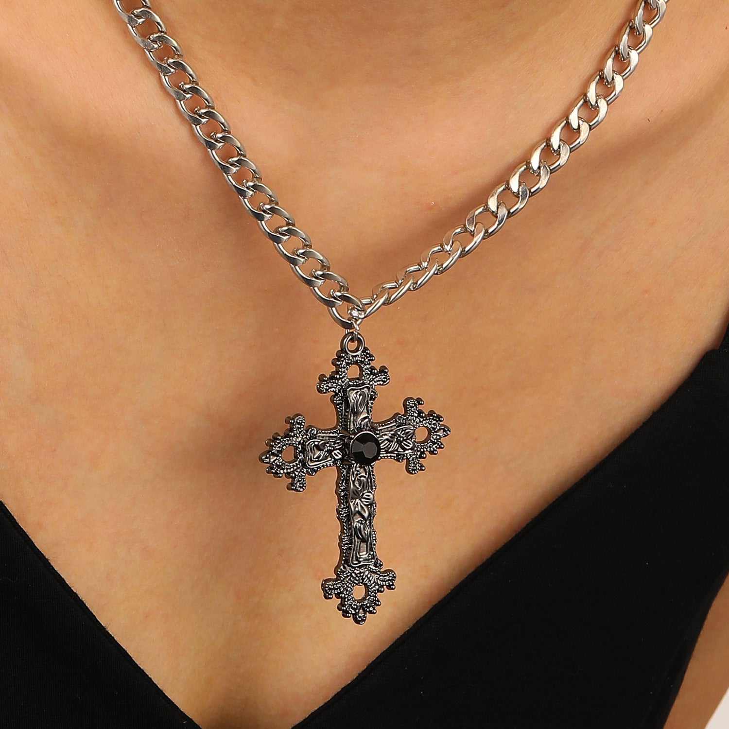 Wholesale Zinc Alloy Gothic Cross Pendant Necklace Punk  Design Electroplated Finish Fashion Jewelry Gift For Women