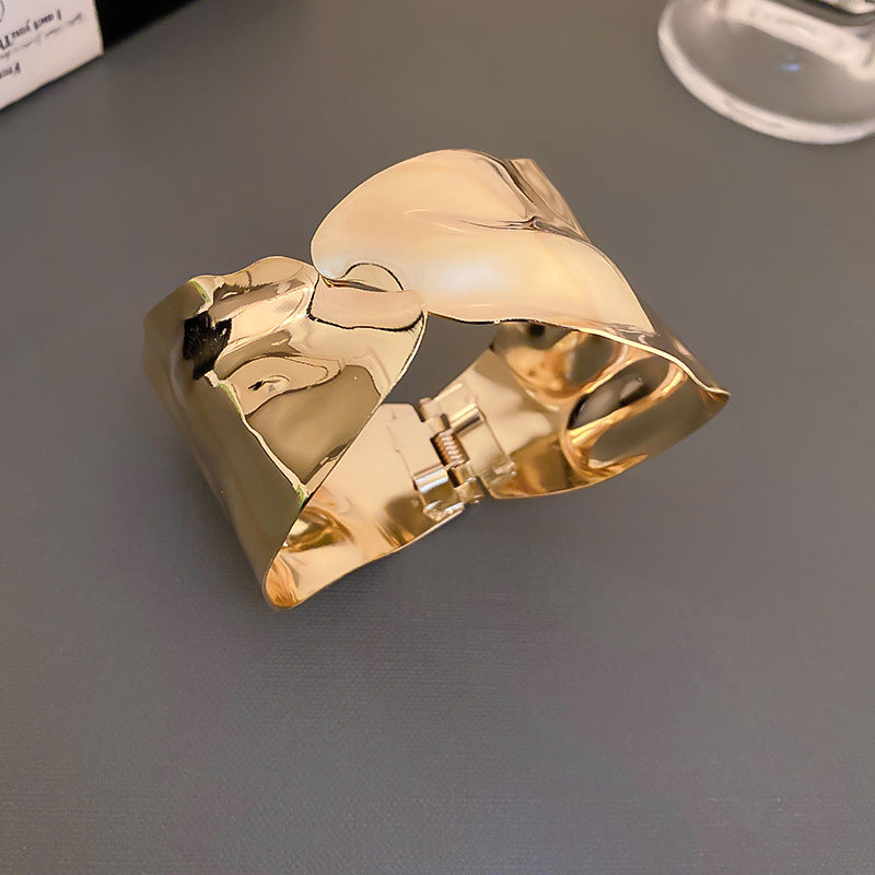 Wholesale Irregular Metal Pleated Open Bracelet