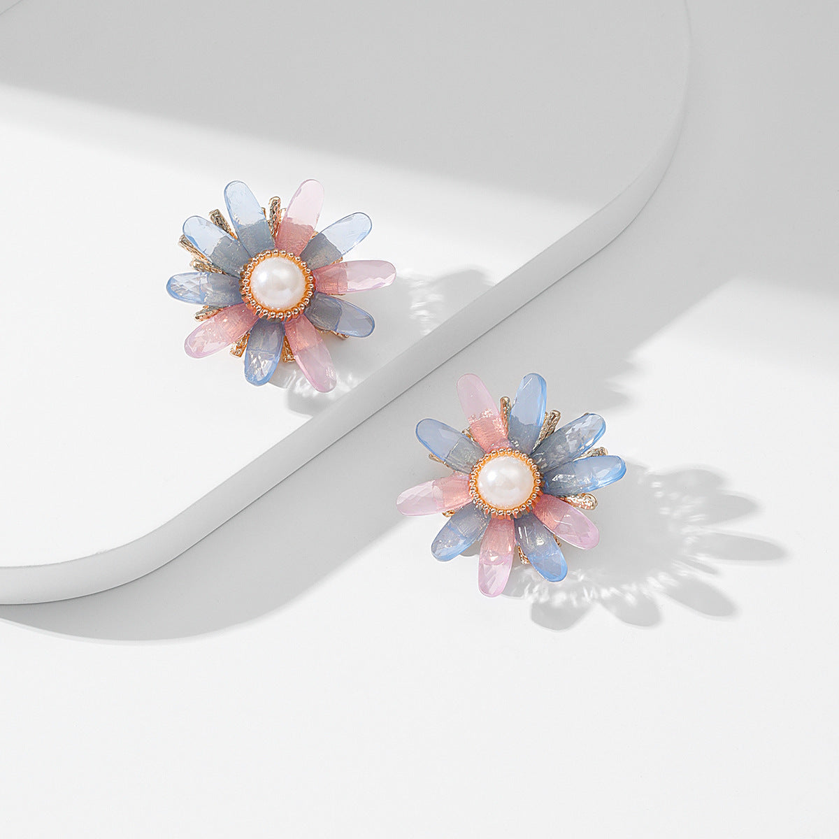 Wholesale Gut Simulation Three-dimensional Pearl Flower Simple Ladies Earrings