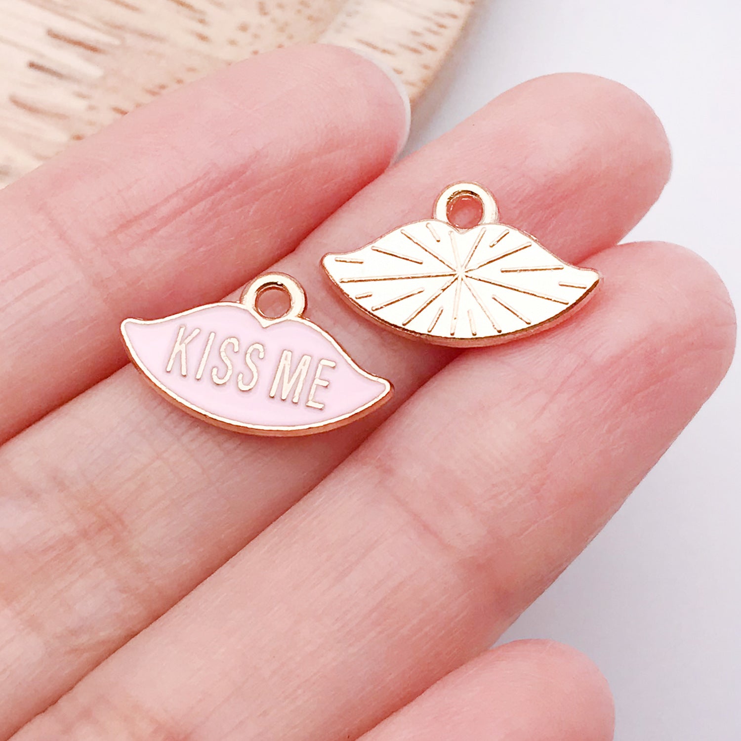 Wholesale Valentine' s Day Love Variety Cartoon Jewelry Accessories Pendant