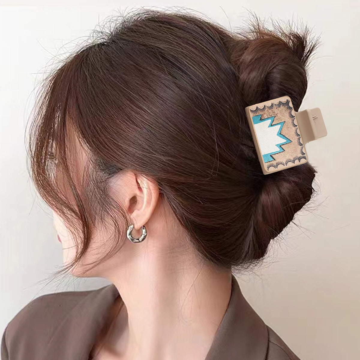 Western-style leather hairpin shark clip