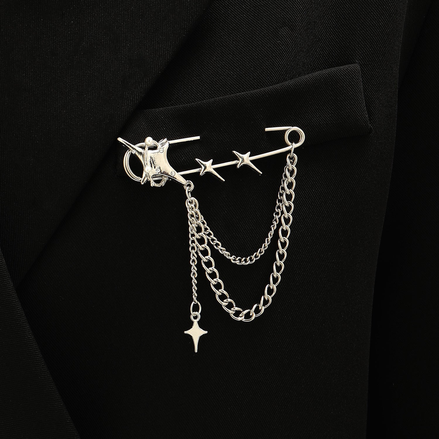 Wholesale Electroplated Alloy Heart Brooch Pin With Chain Tassel Unisex Punk Style Suit Coat Accessory