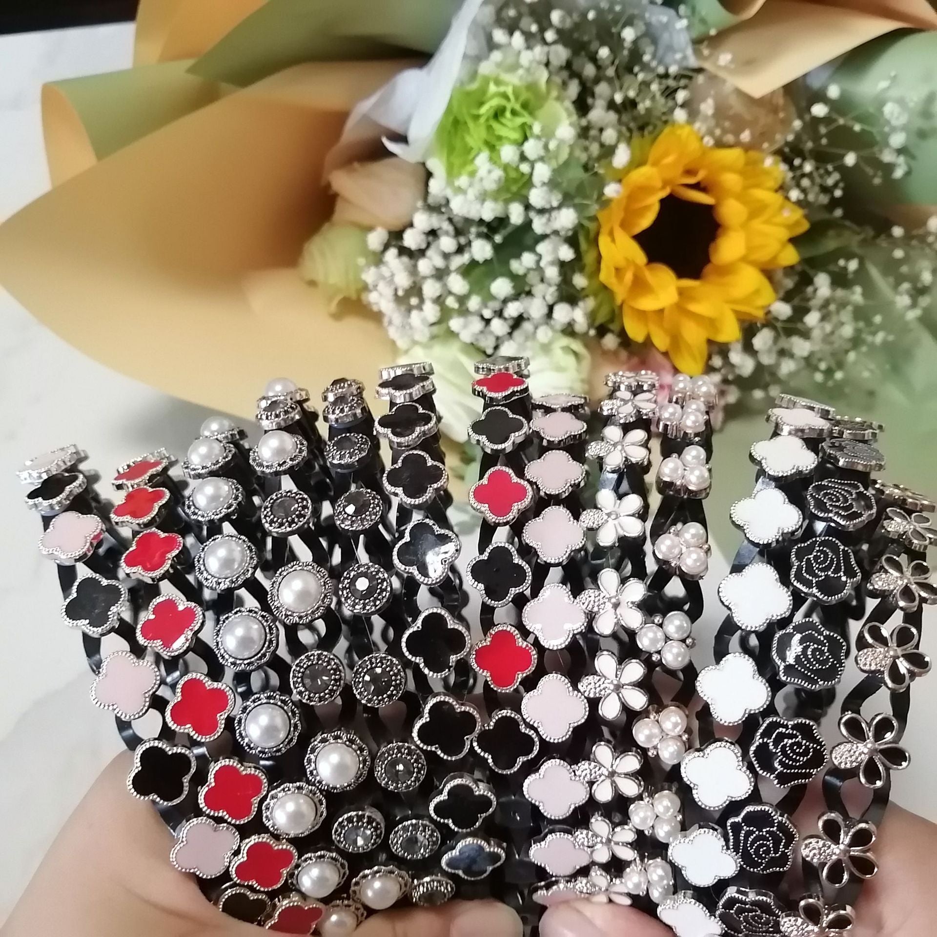 Wholesale Simple Rhinestone Plum Blossom Wave Non-slip Toothed Headband