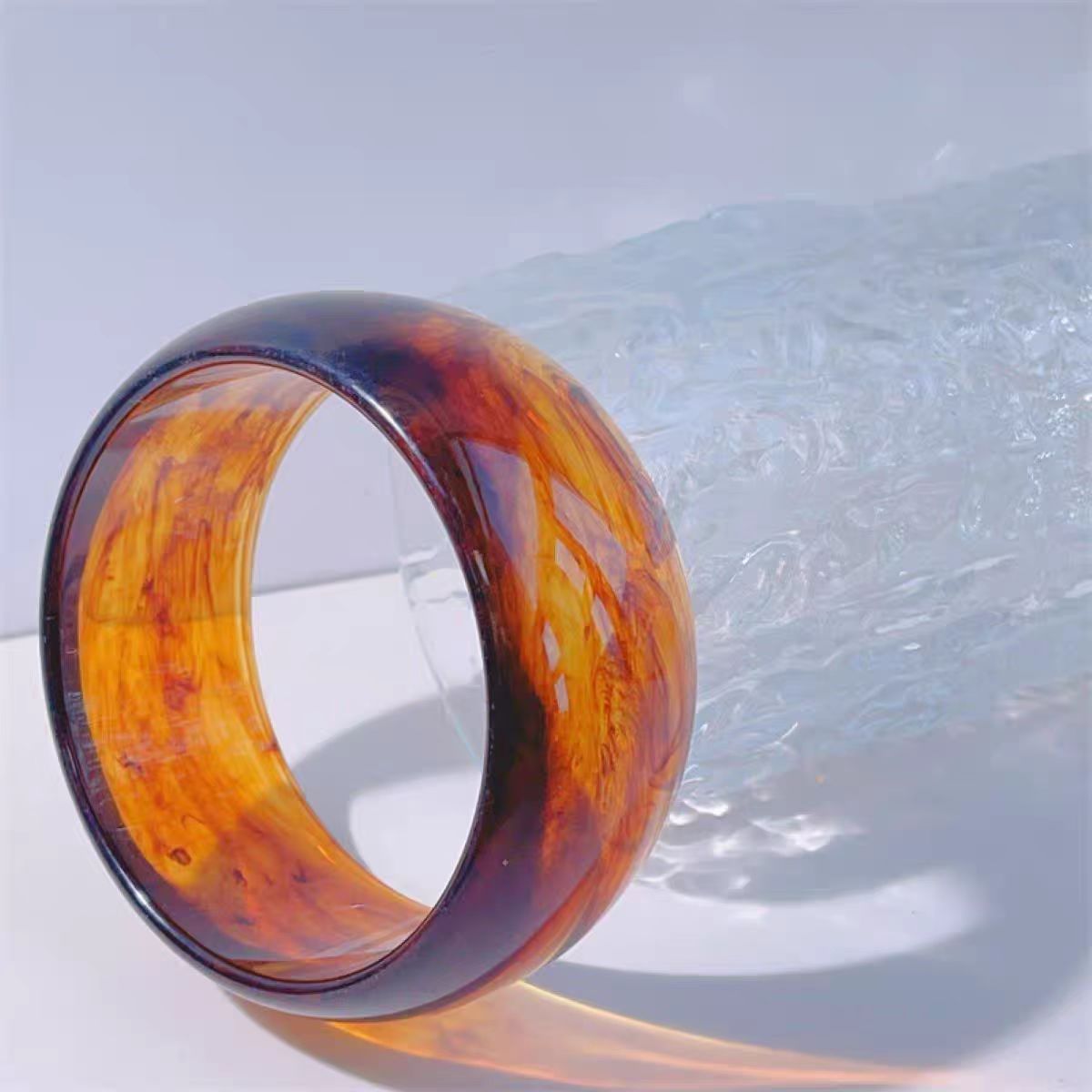 Wholesale Fashion Gradient Semi Transparent Acrylic Popular Round Wide Face Resin Bracelet