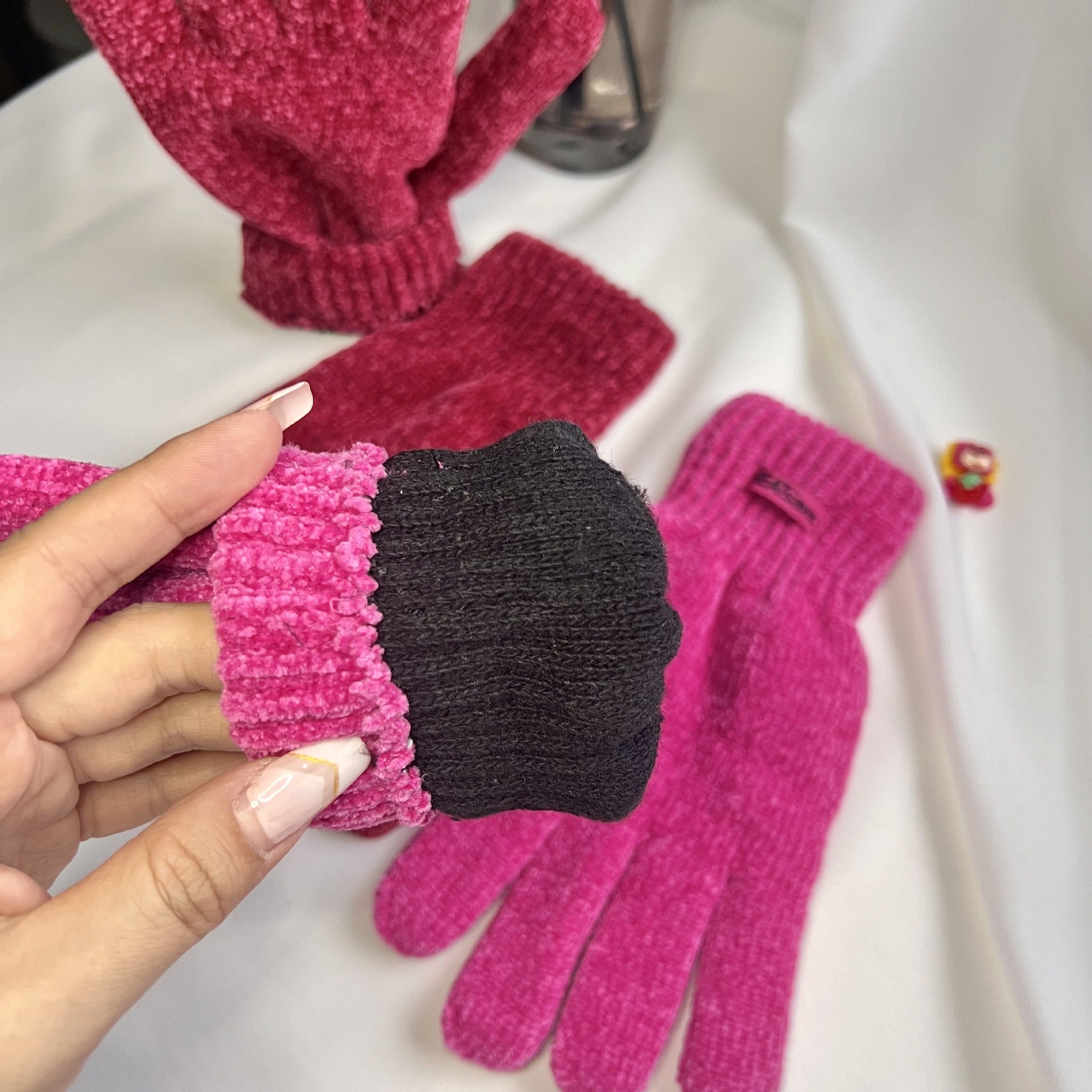 Wholesale Warm and Cold Solid Color Knitted Chenille Finger Gloves